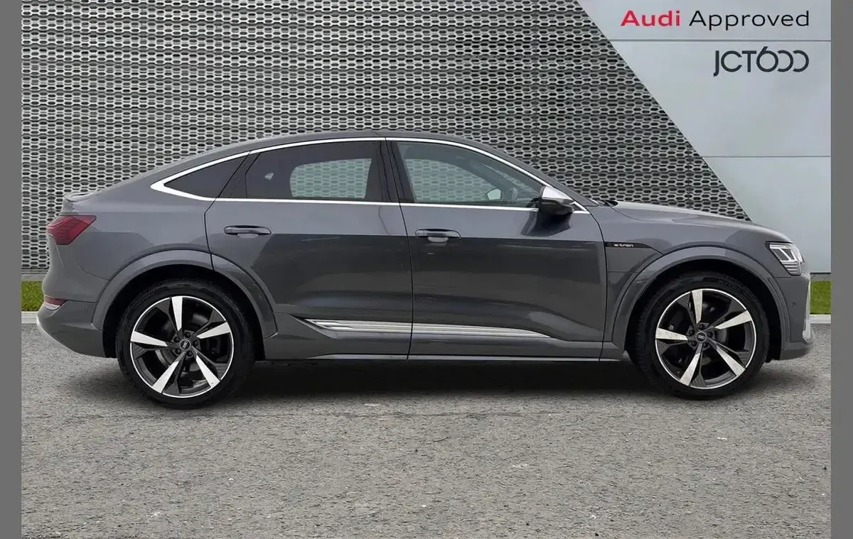 Used Audi e-tron Advanced 369 kW (503 HP) 2022 Grey SUV