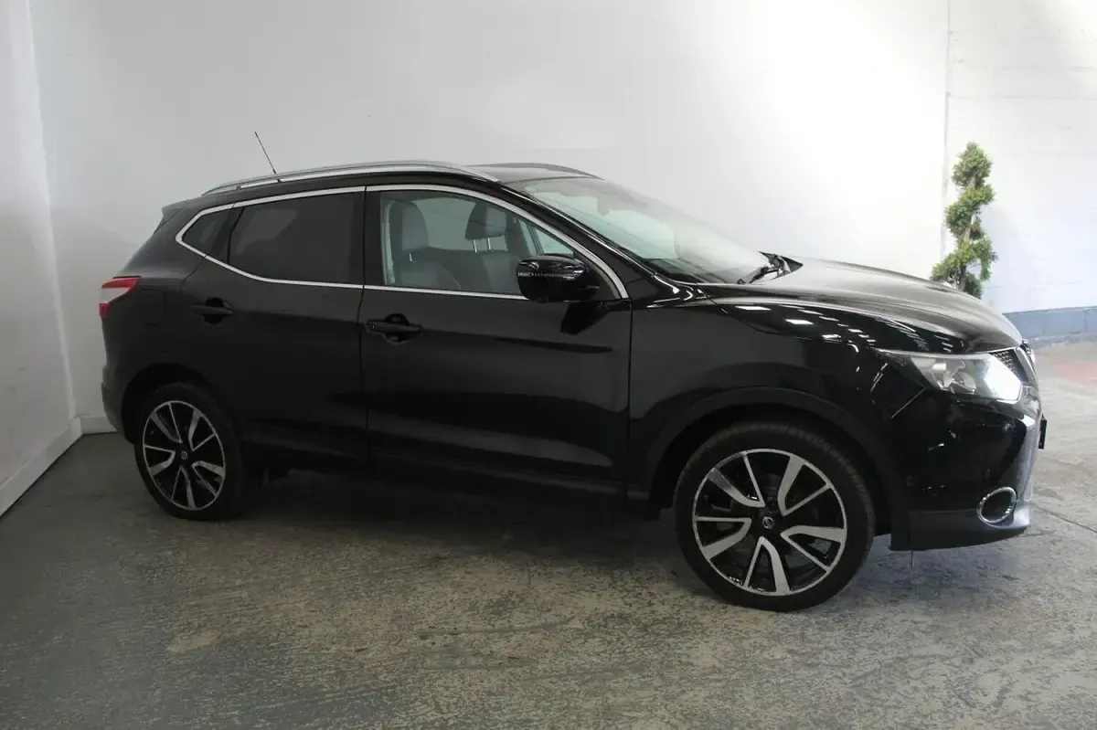 Used Nissan Qashqai S 110 HP (80 kW) 2016 Black SUV