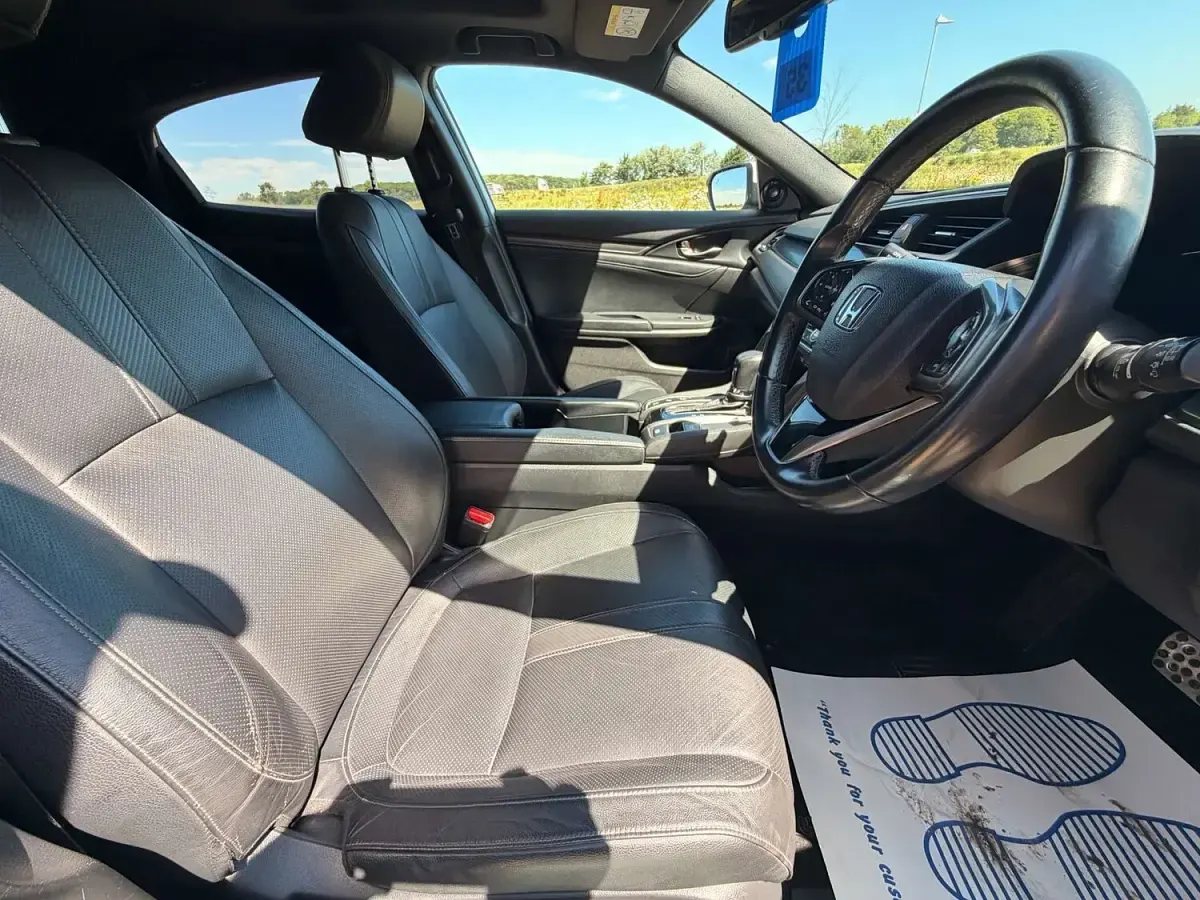 Used Honda Civic EX 126 HP (92 kW) 2019 White Hatchback