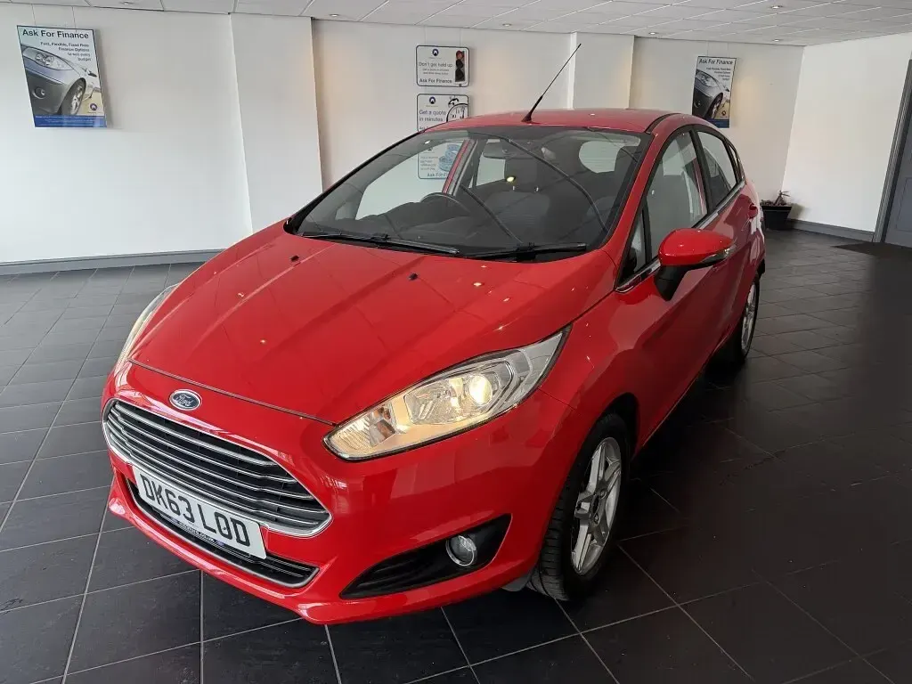 Used Ford Fiesta Zetec 82 HP (60 kW) 2013 Red Hatchback
