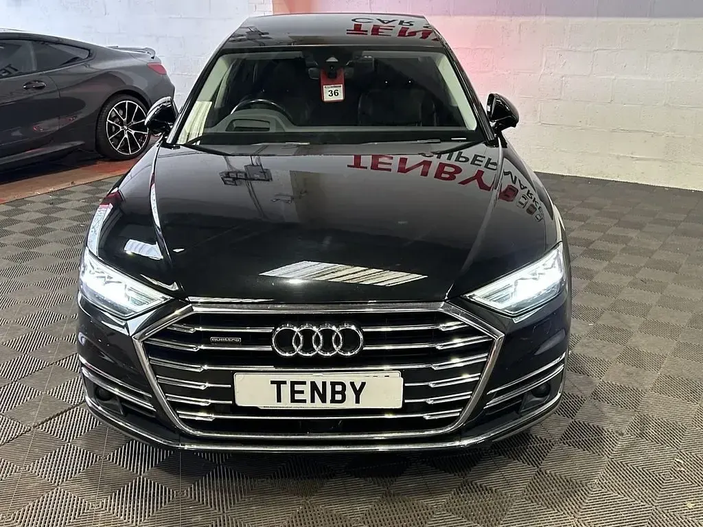 Usado Audi A8 Advanced 286 HP (210 kW) 2018 Preto Sedan
