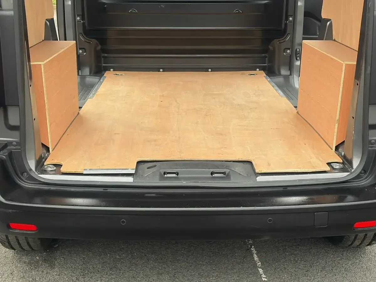Second-hand Vauxhall Vivaro 100 CP (73 kW) 2023 Gri Monovolum