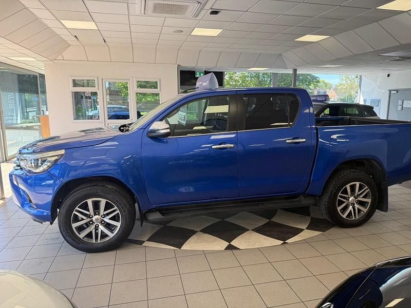 Usado Toyota HiLux 150 HP (110 kW) 2019 Azul Pickup