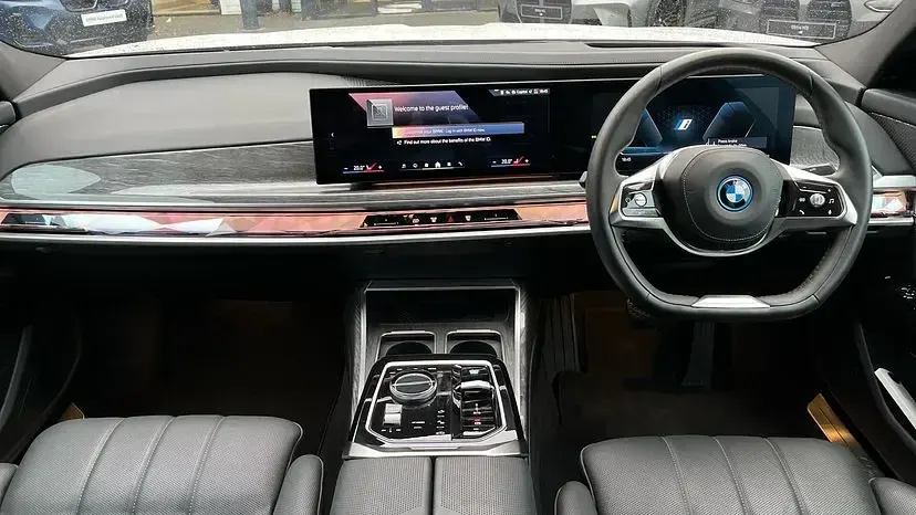 Used BMW i7 Comfort Edition 400 kW (544 HP) 2023 White Sedan