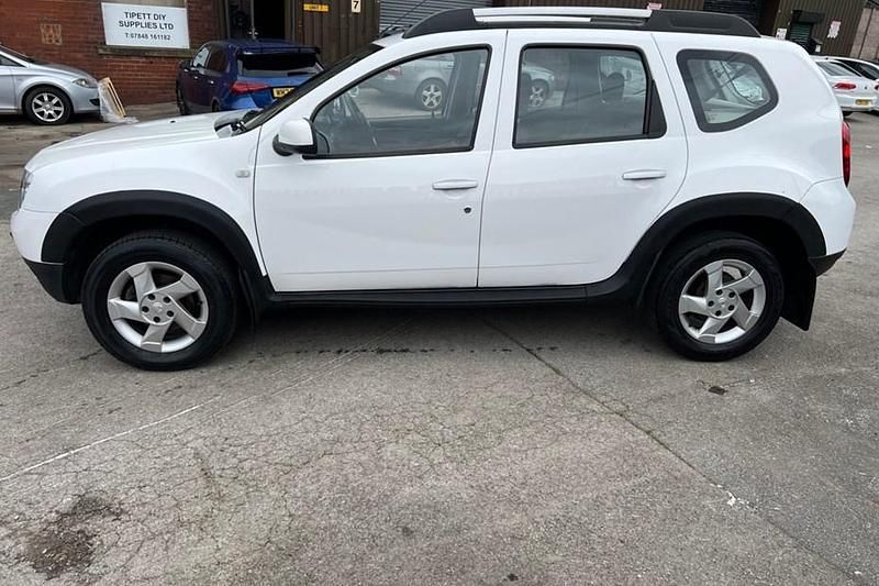 Used Dacia Duster Lauréate 110 HP (80 kW) 2014 White SUV