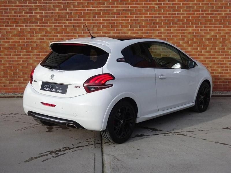 Used Peugeot 208 Prestige 208 HP (152 kW) 2018 White Hatchback