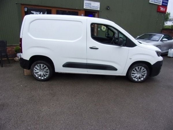 White Used 2019 Peugeot Partner MPV | £7,995 (Super price) - Image 1/1