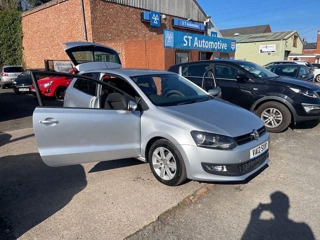 Usado VW Polo Match 75 HP (55 kW) 2012 Prateado Citadino
