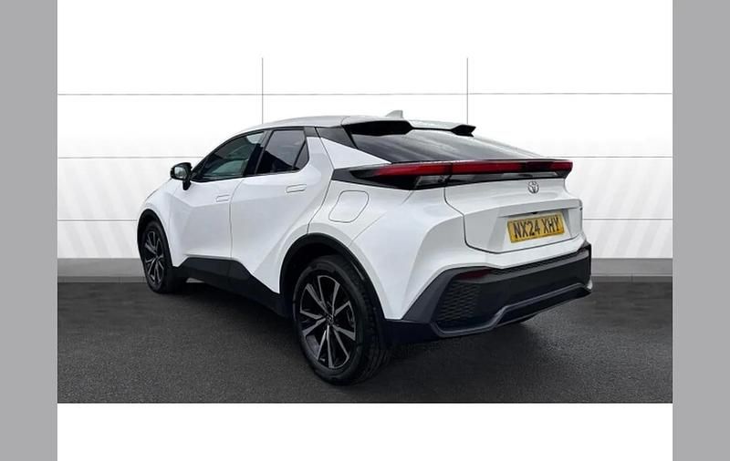 Used Toyota C-HR Design 140 HP (102 kW) 2024 White SUV