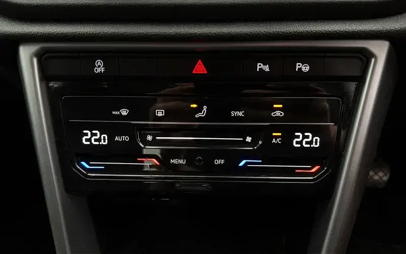 Used VW T-Roc Life 110 HP (80 kW) 2023 Black SUV