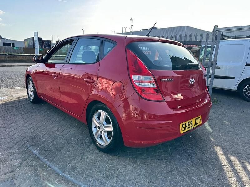 Used Hyundai i30 Comfort 108 HP (79 kW) 2009 Red Hatchback