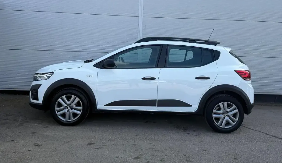 Used Dacia Sandero Essentiel 89 HP (65 kW) 2021 White