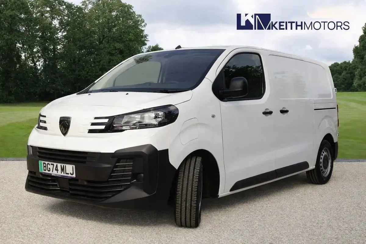 Used Peugeot e-Expert 100 kW (136 HP) 2024 White Van