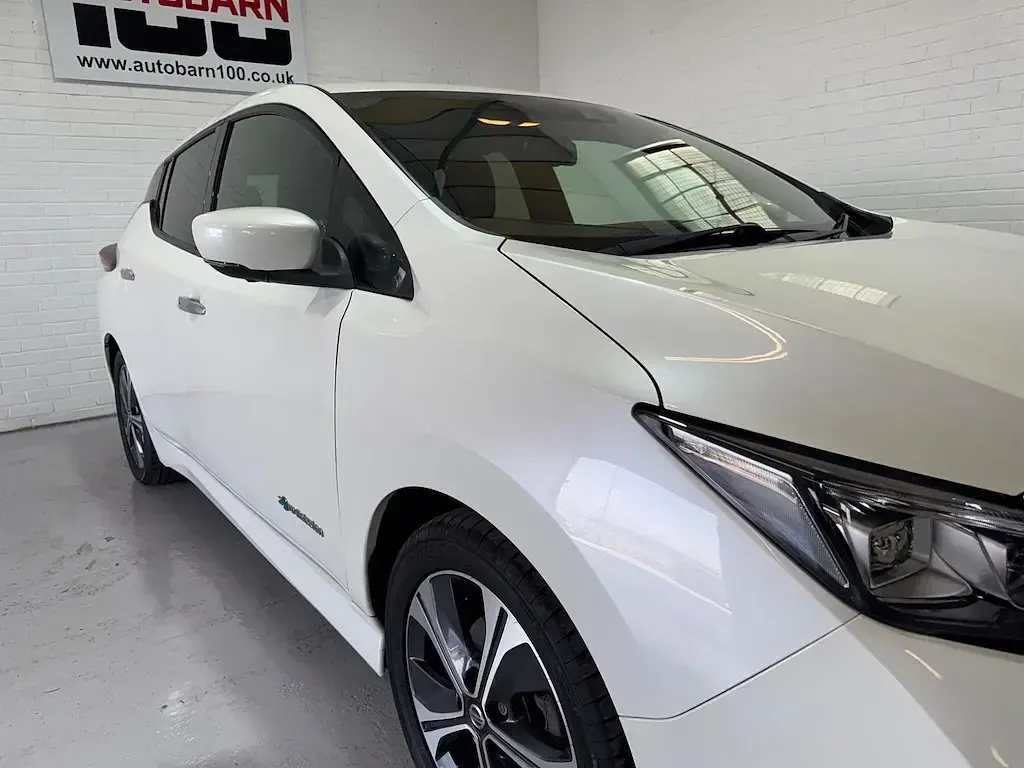 Gebraucht Nissan Leaf Tekna 110 kW (150 PS) 2019 Weiß Kleinwagen