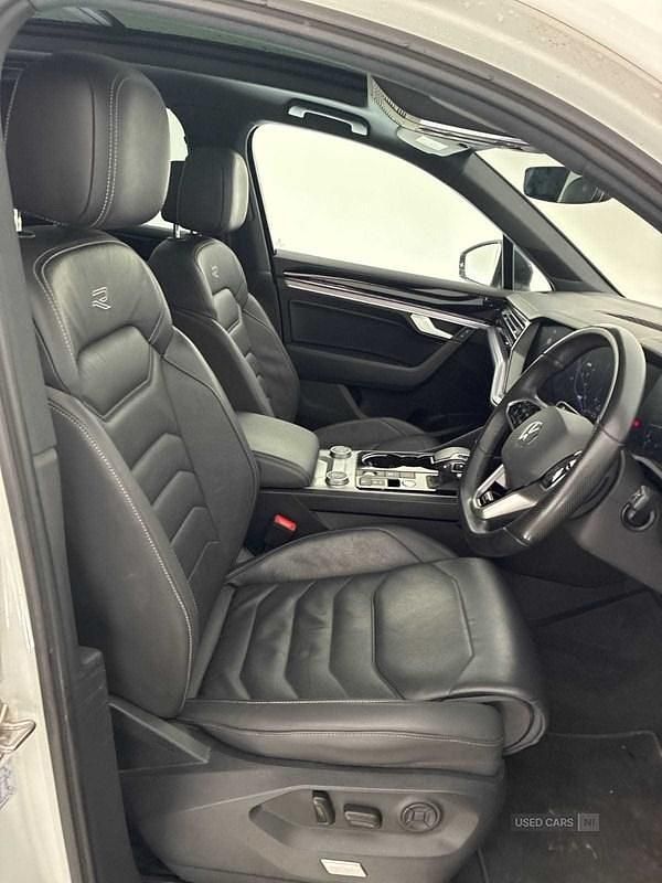 Used VW Touareg Black Edition 286 HP (210 kW) 2023 White SUV