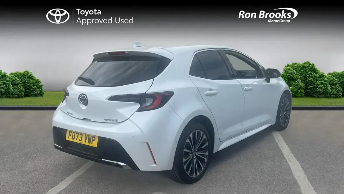 Used Toyota Corolla Design 2023 White Hatchback