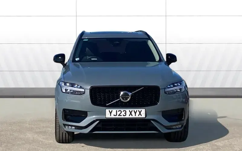 Begagnad Volvo XC90 Plus 235 HK (172 kW) 2023 Grå SUV