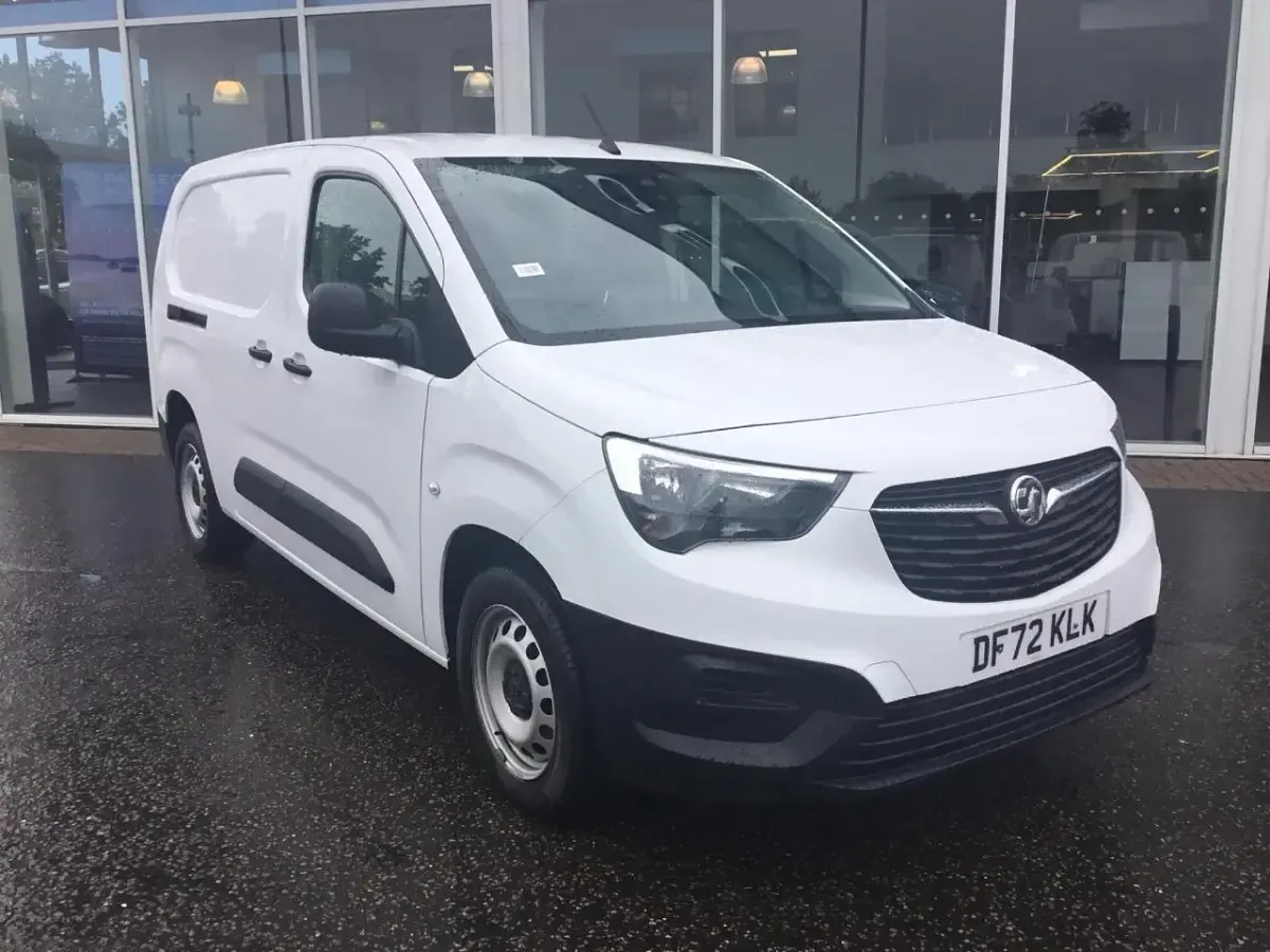 Used Vauxhall Combo S 100 HP (73 kW) 2023 White MPV