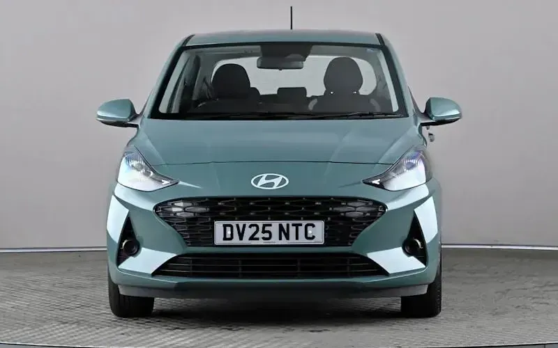 Used Hyundai i10 Advanced 79 HP (58 kW) 2025 Green Hatchback