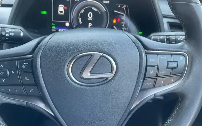 Used Lexus UX 184 HP (135 kW) 2022 White SUV