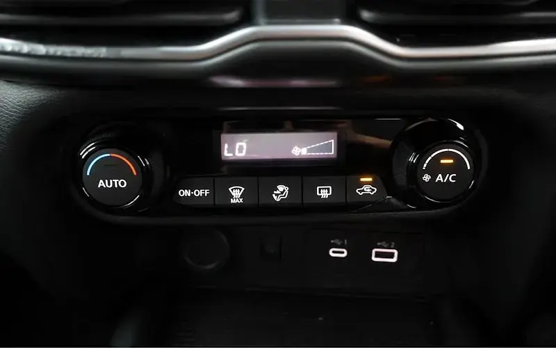 Used Nissan Juke N-Connecta 114 HP (83 kW) 2025 Grey SUV