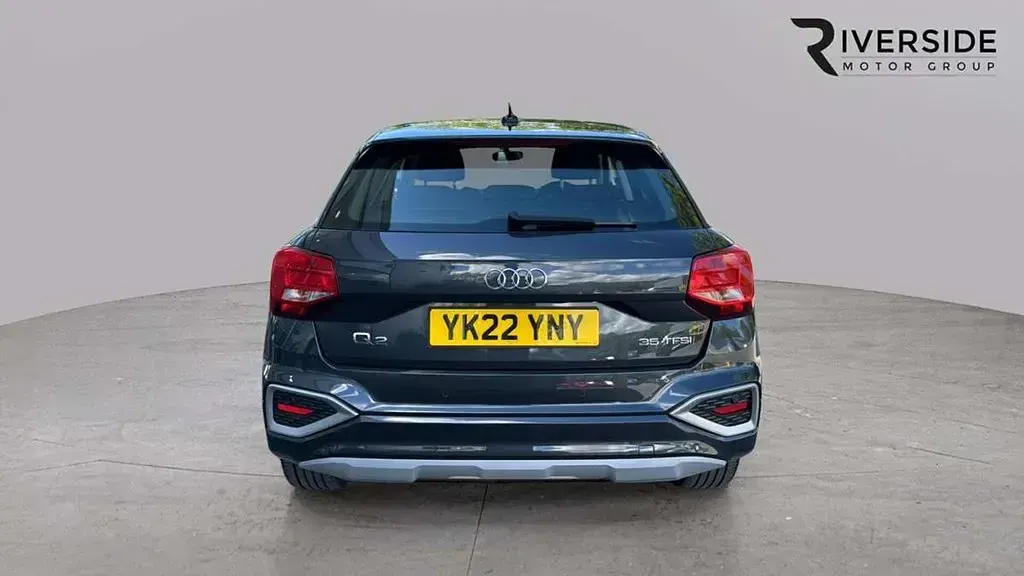 Usado Audi Q2 Sport 150 CV (110 kW) 2022 Gris SUV