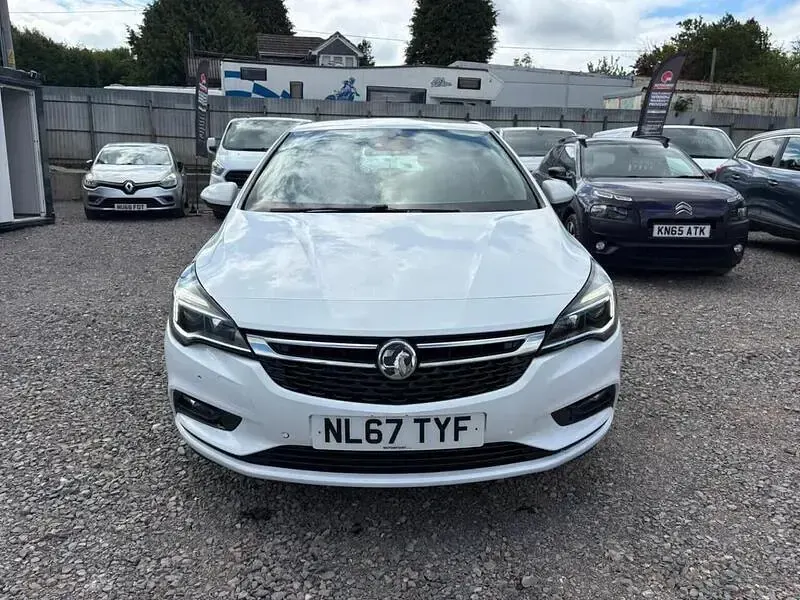 Used Vauxhall Astra SRi 2017 White Hatchback