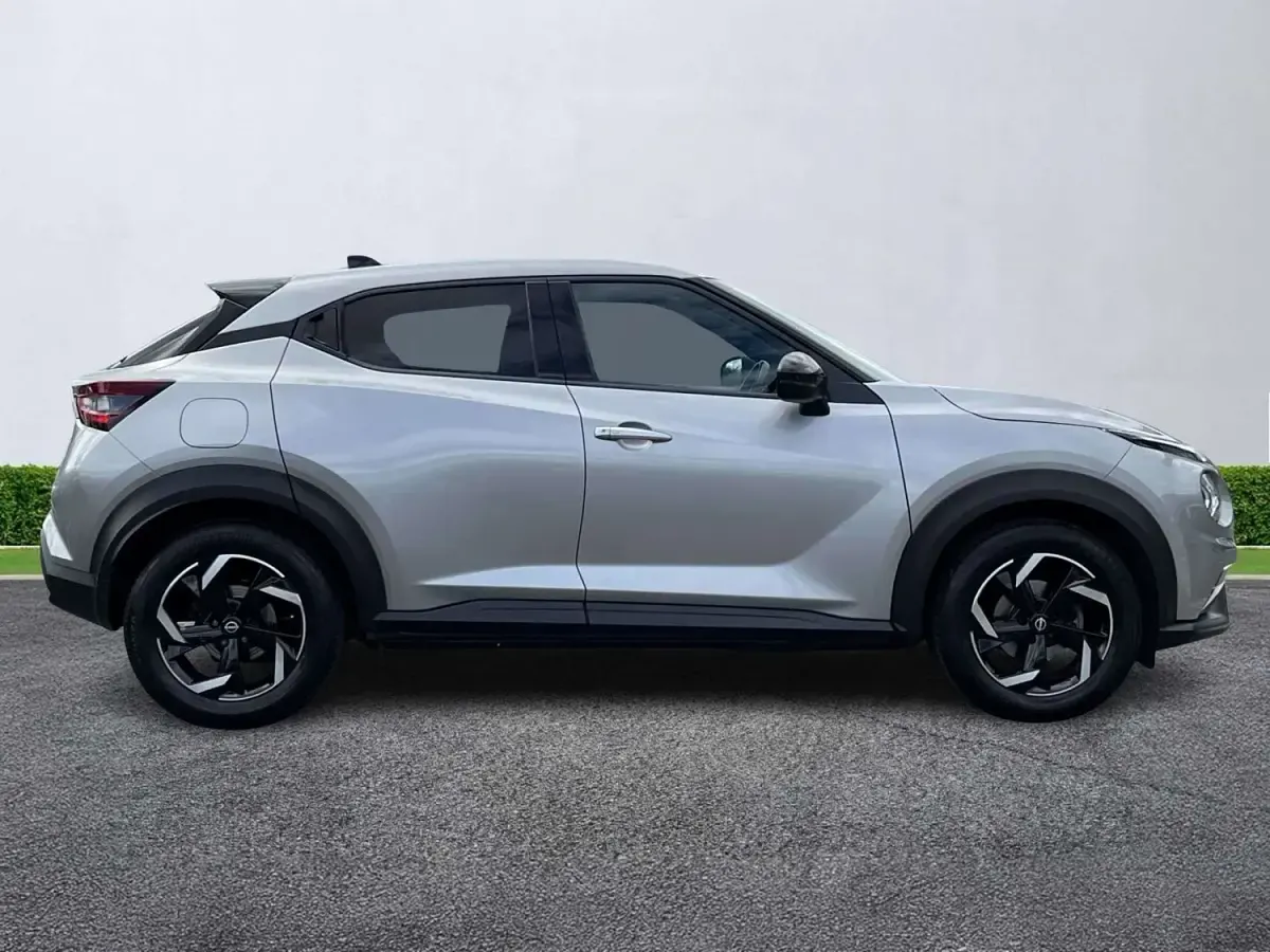 Usado Nissan Juke N-Connecta 2023 Prateado SUV