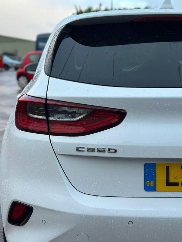Used Kia Ceed 114 HP (83 kW) 2019 White Hatchback