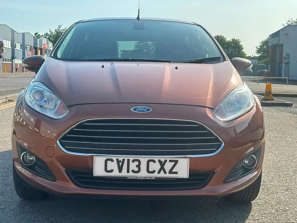Used Ford Fiesta Titanium 75 HP (55 kW) 2013 Yellow Hatchback