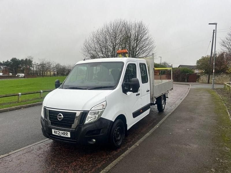 White Used 2021 Nissan NV400 Tekna Van | £14,995 (Super price) - Image 1/4