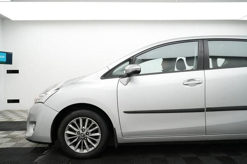 Used Toyota Verso 112 HP (82 kW) 2017 Silver MPV