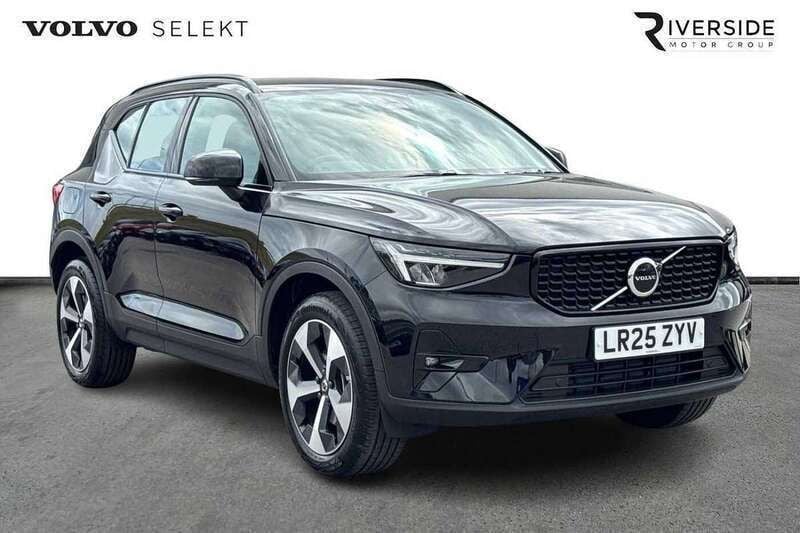 Onyx black Used 2025 Volvo XC40 Plus SUV | £35,902 (Fair price) - Image 1/4
