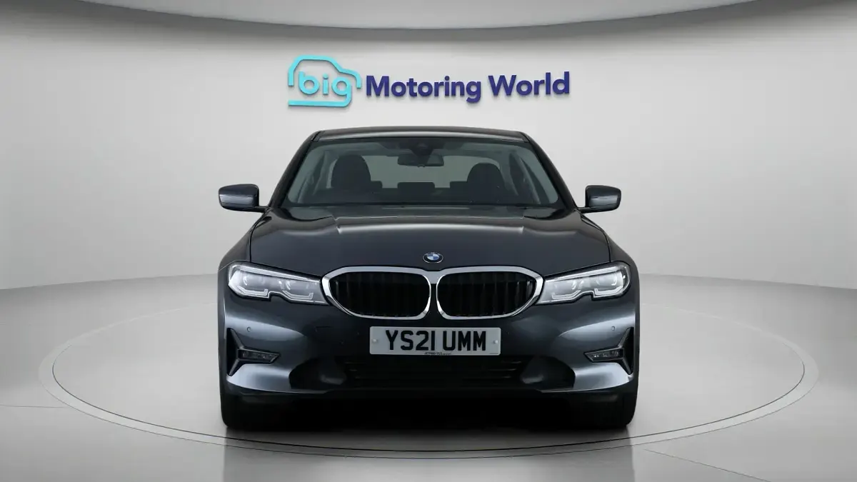 Usado BMW 330e 292 HP (214 kW) 2021 Cinzento Sedan