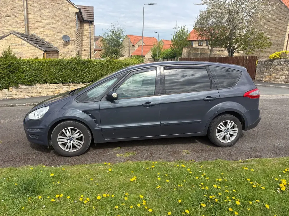 Usado Ford S-MAX Zetec 2014 Cinzento Monovolume