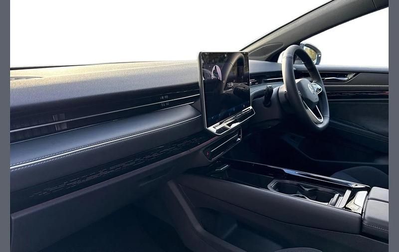 Used VW ID.7 Pro 206 kW (281 HP) 2025 White Estate