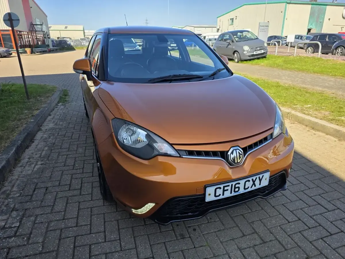 Usado MG MG3 106 CV (77 kW) 2016 Naranja Utilitario