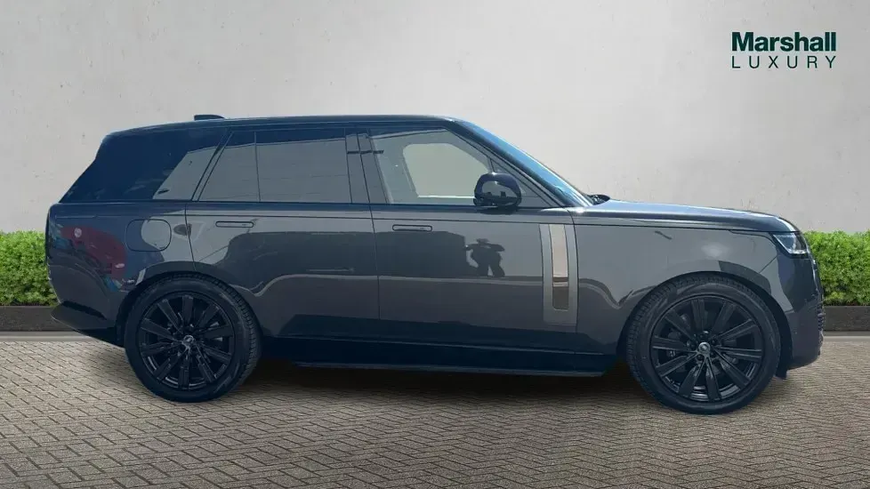Used Land Rover Range Rover 550 HP (404 kW) 2024 Premium metallic  carpathian grey SUV