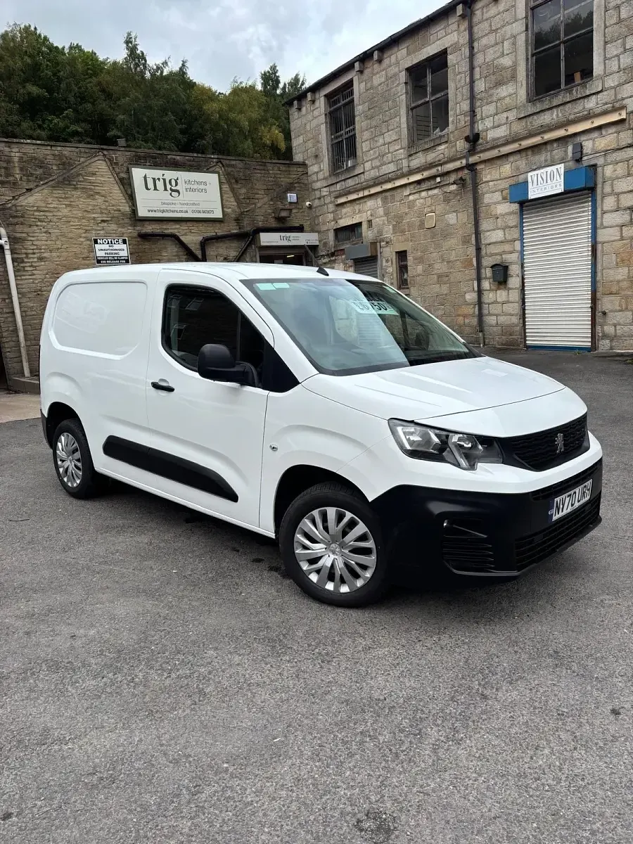 Used Peugeot Partner 131 HP (96 kW) 2021 White MPV