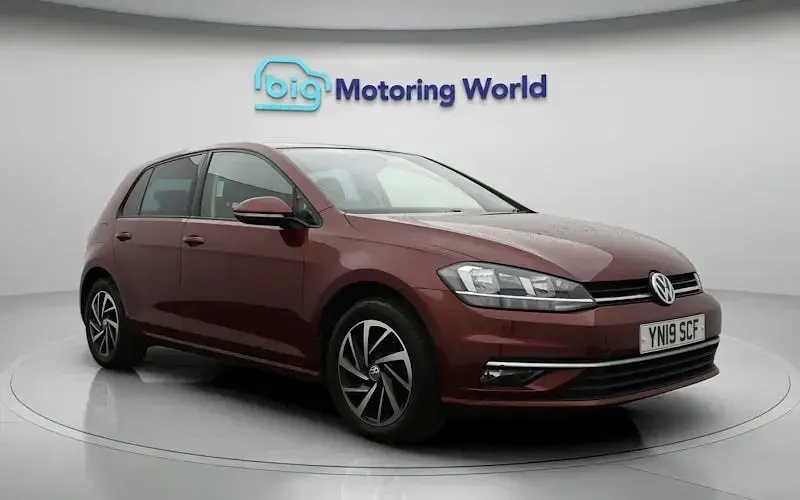 Begagnad VW Golf VII Match 116 HK (85 kW) 2019 Röd Halvkombi