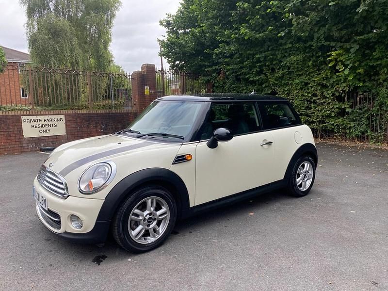 Usado Mini Cooper Hatch 122 HP (89 kW) 2013 Branco Citadino