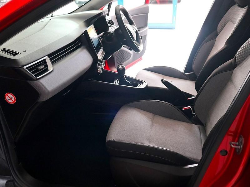 Używany Renault Clio V Evolution 90 KM (66 kW) 2024 Czerwony Hatchback