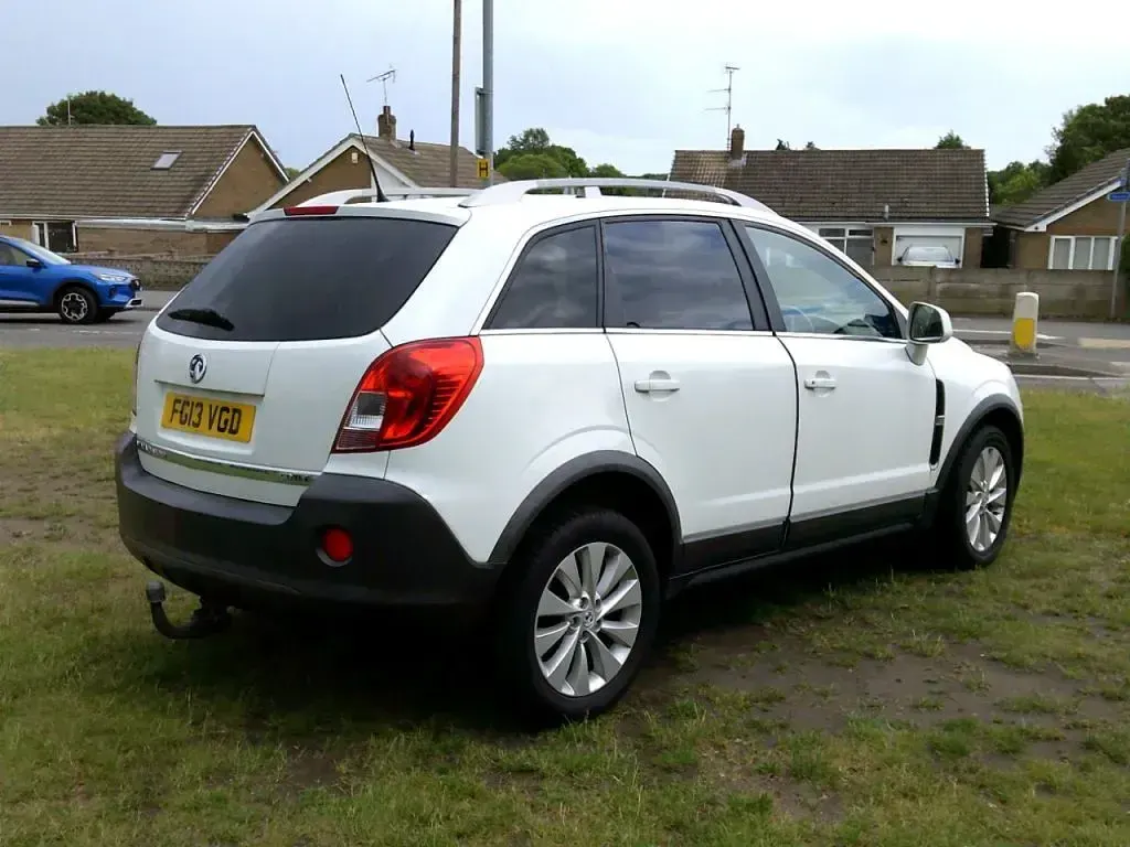 Used Vauxhall Antara 2013 White SUV