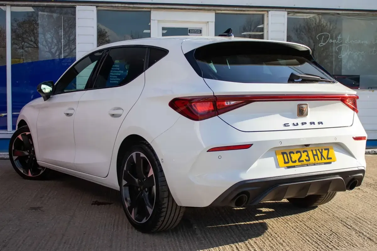 Used Cupra Leon VZ1 245 HP (180 kW) 2023 White Hatchback