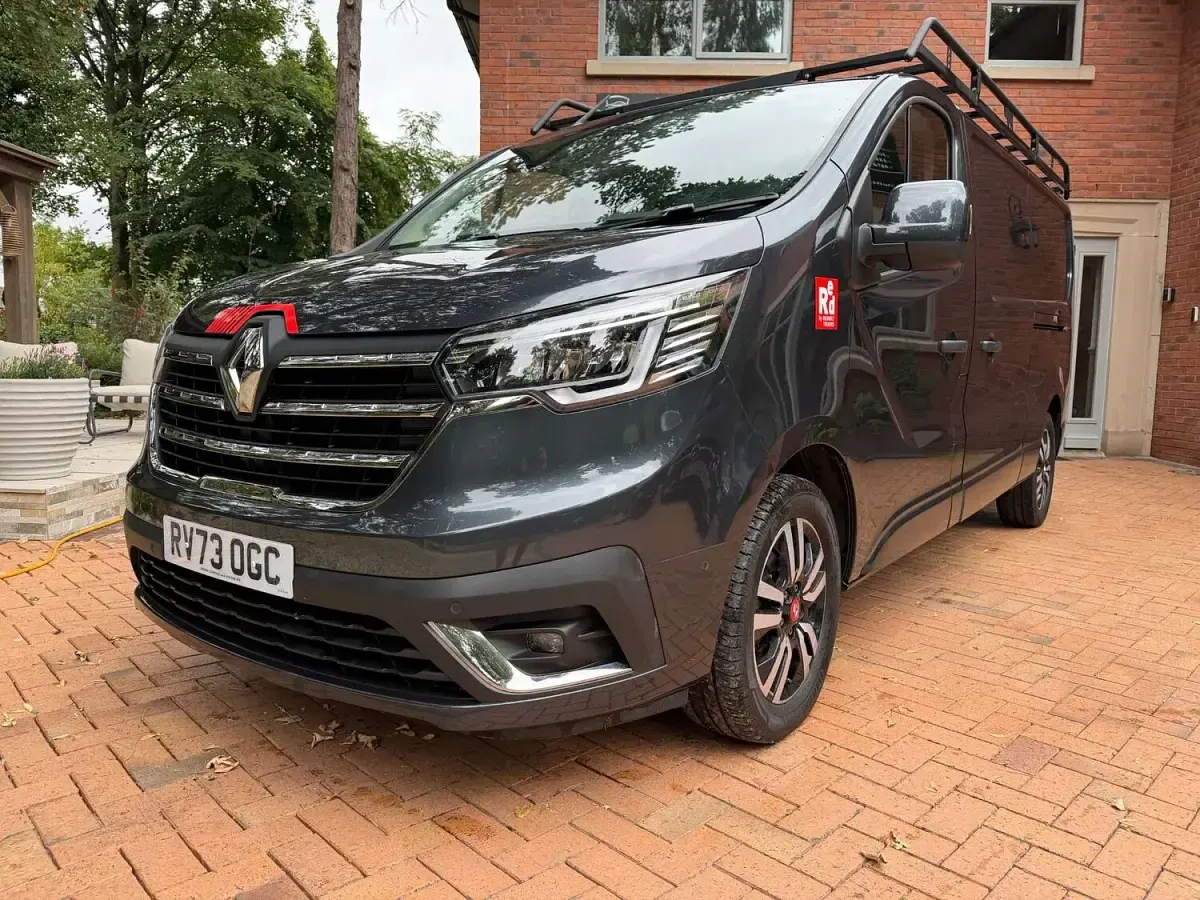 Used Renault Trafic 150 HP (110 kW) 2023 Grey MPV