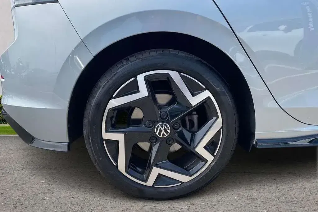 Used VW Golf VIII R-line 150 HP (110 kW) 2025 Silver Hatchback