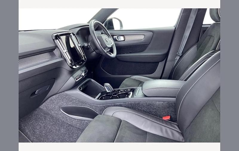 Begagnad Volvo XC40 R-Design 197 HK (144 kW) 2021 Grå SUV