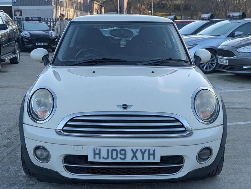 Used Mini Cooper D Hatch 110 HP (80 kW) 2009 White Hatchback