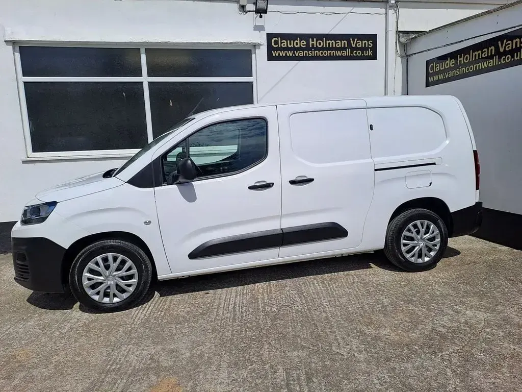 Used Citroën Berlingo 130 HP (95 kW) 2019 White MPV