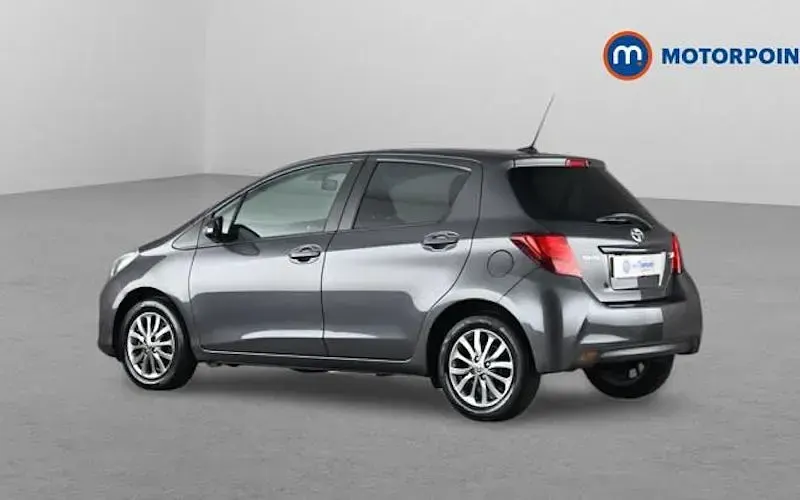 Used Toyota Yaris 99 HP (72 kW) 2016 Grey Hatchback